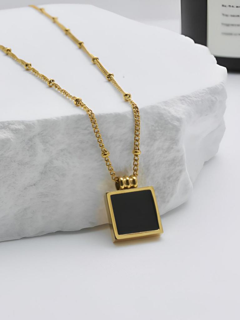Retro Black Square Pendant Necklace: Full Titanium Steel, Simple, Fashionable, Non-Fading, High-End Style.