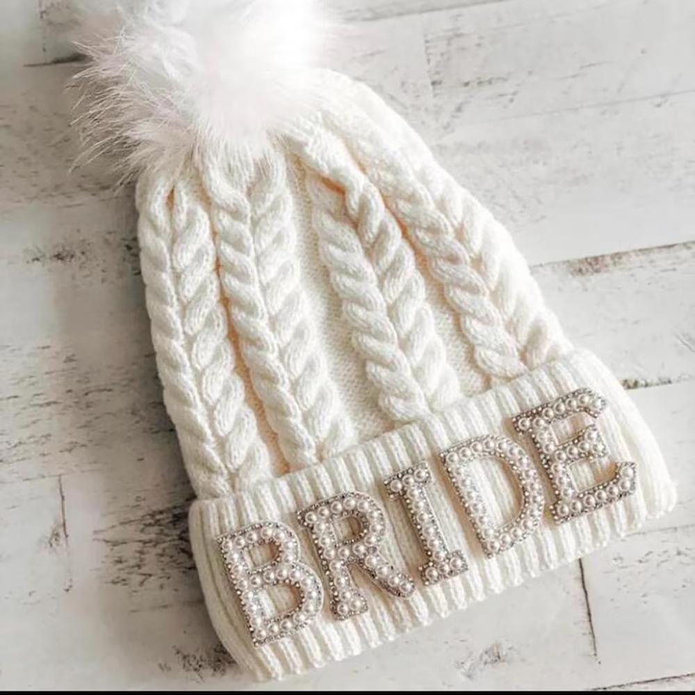 

Bride Pearl Beanie Hat Pom Pom Winter Bachelorette Ski Hat Mountain Wedding Bridal Shower Honeymoon Party Bride To Be Gift 1pcs