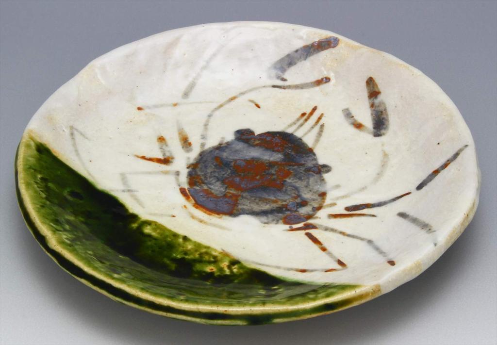 Utsuwa Roan Mino ware Japanese plate by Nakagaki Renji, 17.5cm, with Oribe-style crab motif (043-0104)