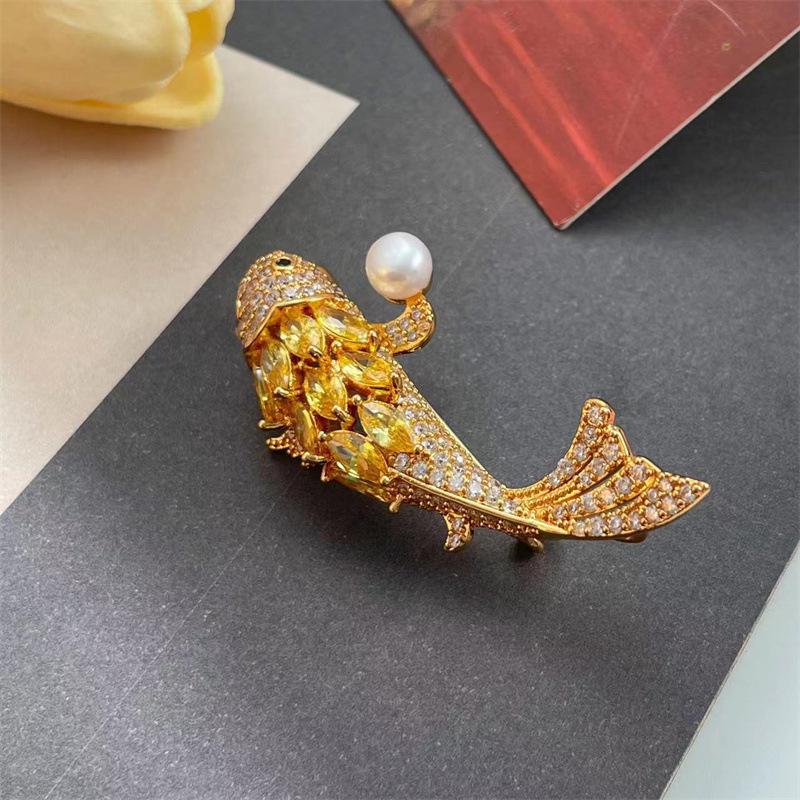 High-End Vintage Zirconia Inlaid Lucky Koi Fish Brooch - Fashionable Jewelry Pin for Women