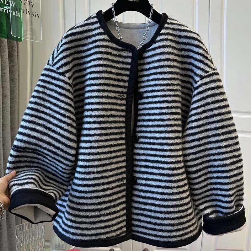 Plus Size Lambswool Coat: Stylish, Warm & Slimming for Young Moms and Seniors