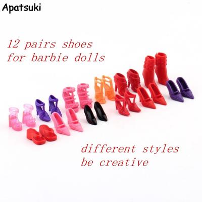 12 párů/šarže Módní panenky Boty Vysoké podpatky Sandály Boty Pantofle Oblečení pro panenky Barbie Šaty Příslušenství pro panenky