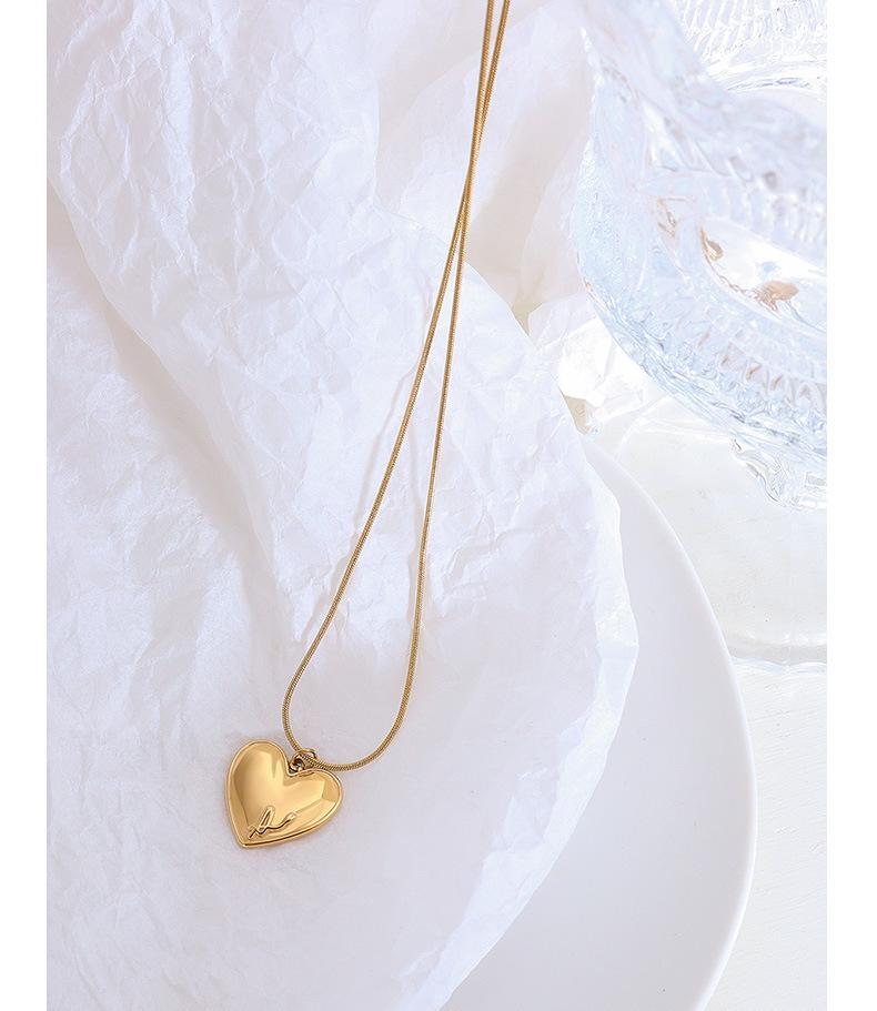 French-Style Peach Love Heart Pendant Necklace, 18K Gold Titanium Steel Clavicle Chain