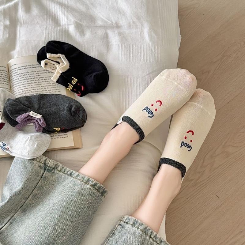 Spring and Summer Thin Women's Socks with Embroidered Letters, Cartoon Smiling Faces, Invisible and Non-dropping Heels
