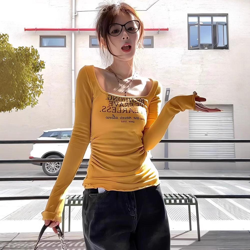 Frühling 2025 Würziges Amerikanisches Mädchen Gelbes U-Boot-Ausschnitt Langarm Sexy Retro Schlankmachendes T-Shirt