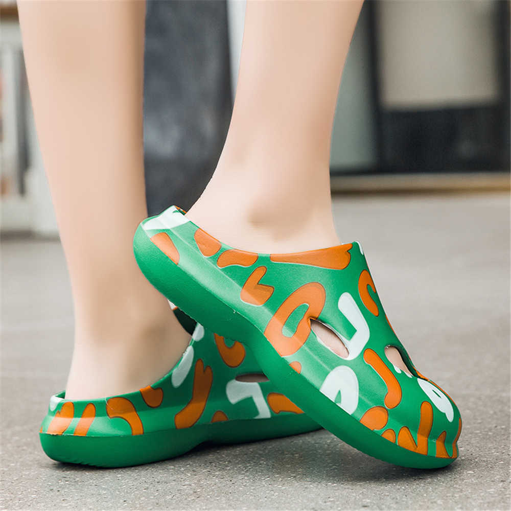 Fashion Summer Water Green White Sandals Men Shoes House Man Slippers Sneakers Sports Tenus Sapateneis Snekaers Vzuttya On Sale