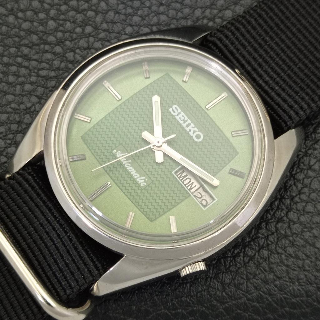 SEIKO AUTOMATIC VINTAGE JAPAN MENS GREEN COLOR DIAL WATCH a701576-5 R206b-a701576