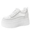 Kleine weiße Schuhe Damen dicke Sohlen 2025 Sommer neu beliebt vielseitig Mesh atmungsaktiv Damen Schuhe Innenhöhe Erhöhung Muffin Freizeitschuhe