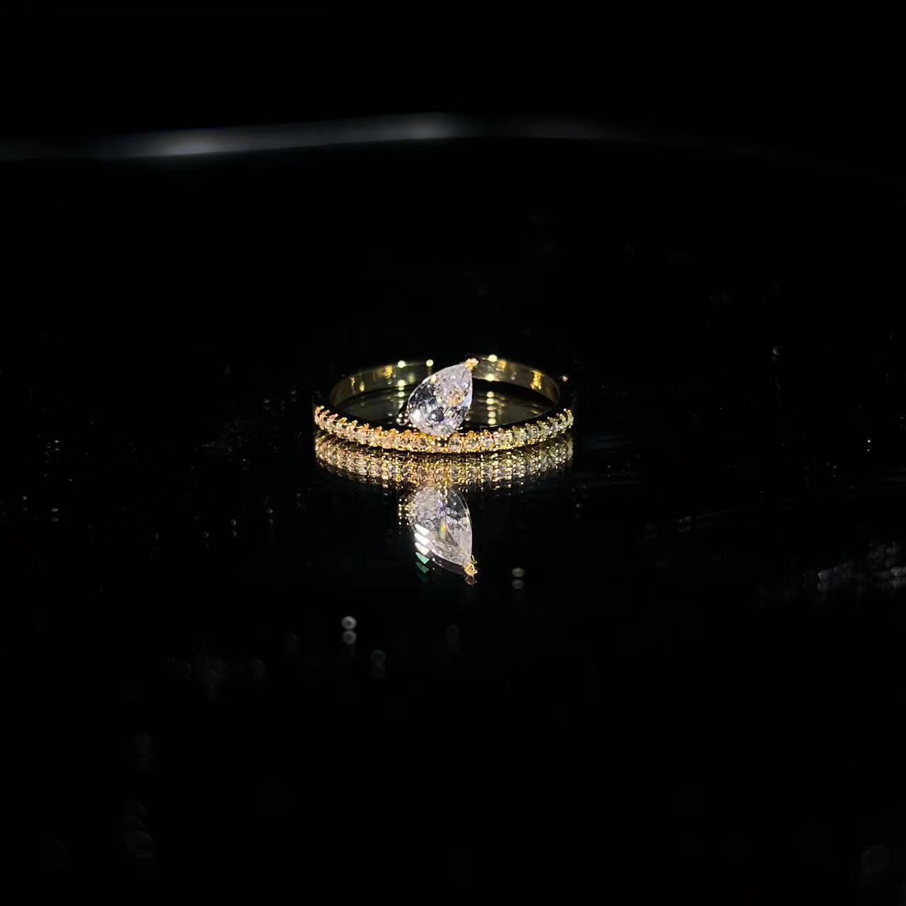 

Кольцо французской принцессы с бриллиантом