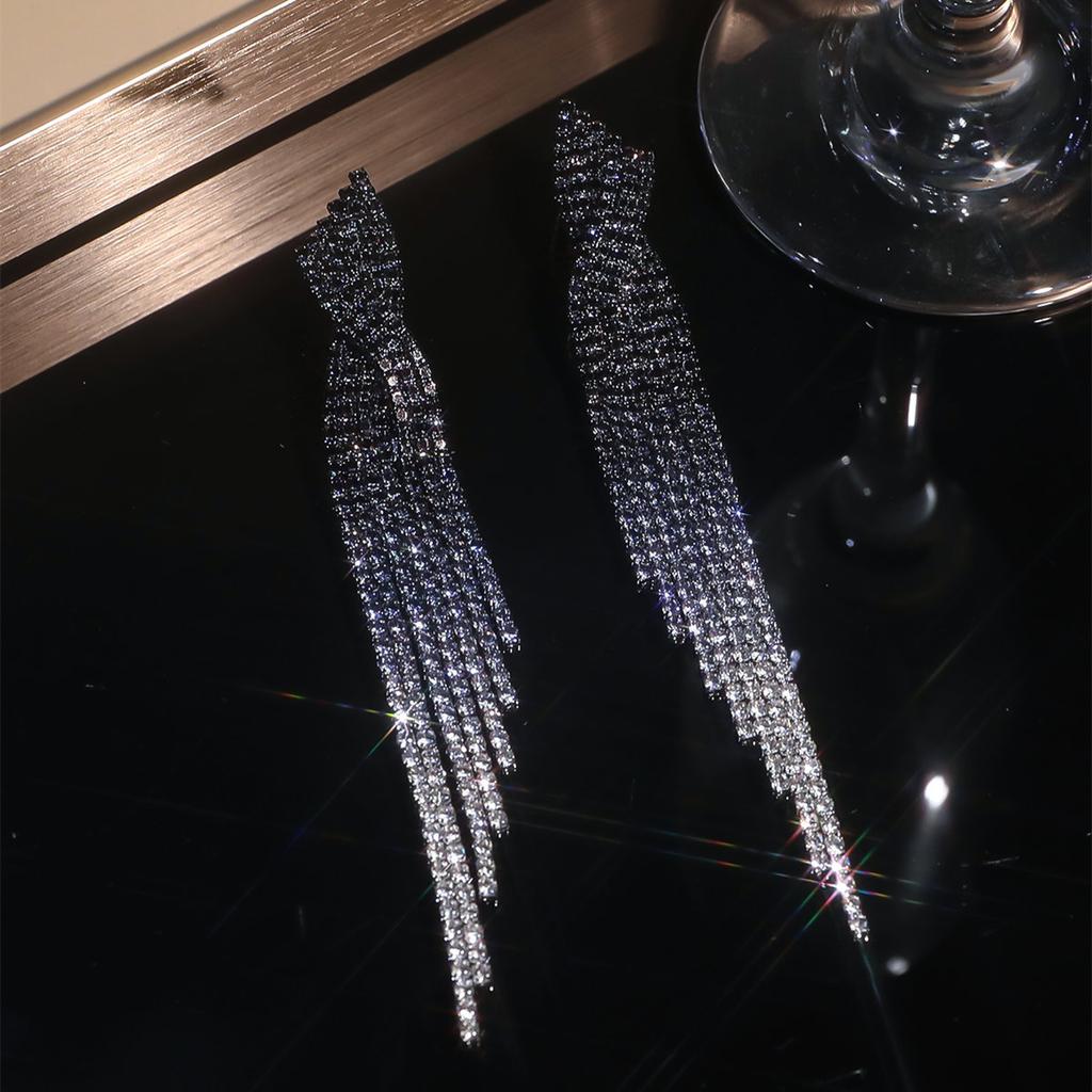 Premium Shiny Claw Chain Luxury Crystal Earrings