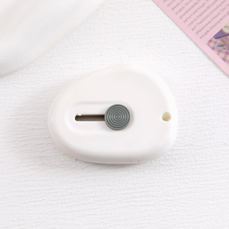 Candy Color Utility Knife: Portable Retractable Box Cutter for Students