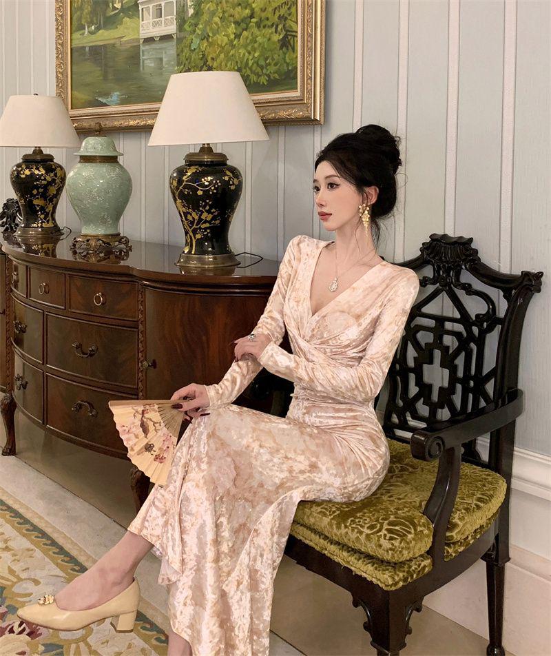 Samt Crossover Kleid mit französischem Print - Herbst/Winter Kollektion