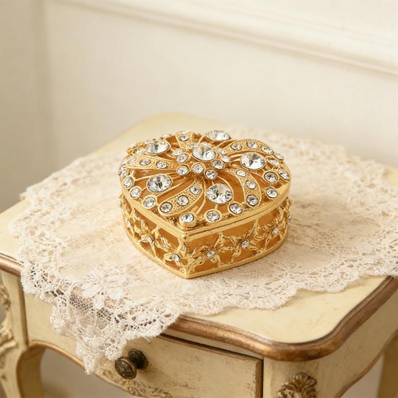 Elegant European Styles Heart Shaped Jewelry Box With Diamonds And Pearls Accent For Rings Earrings Necklaces