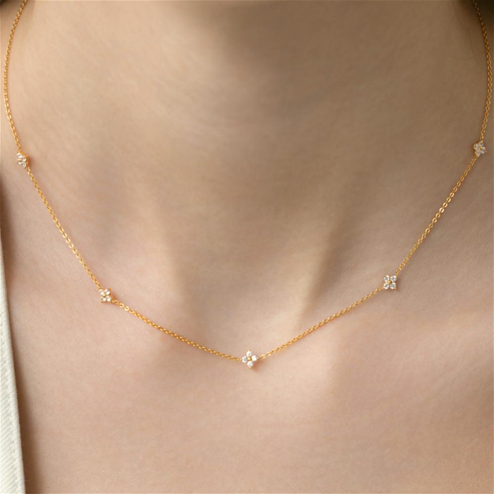 Minimalistisches Glücksbringer Süßes Besetztes Kleeblatt Armband für Damen Mädchen Verstellbare Goldfarbene Gliederkette Klassischer Französischer Schmuck Geschenk
