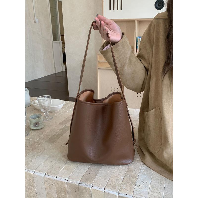 

Retro large-capacity commuter bag New trendy bucket bag Versatile shoulder messenger bag Tote bag women коричневый