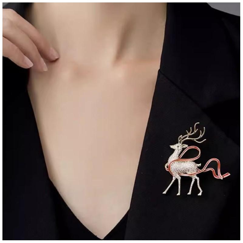 Elegant Decorative Brooch with Zircons Deer Clothes Pin Gold