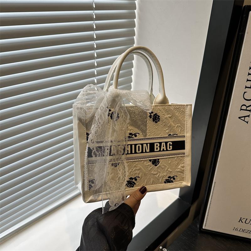 

Повседневная сумка-тоут большой вместимости для поездок на работу, новая модель 2025 года, универсальная, с шелковым шарфом-бантом на плечо белый