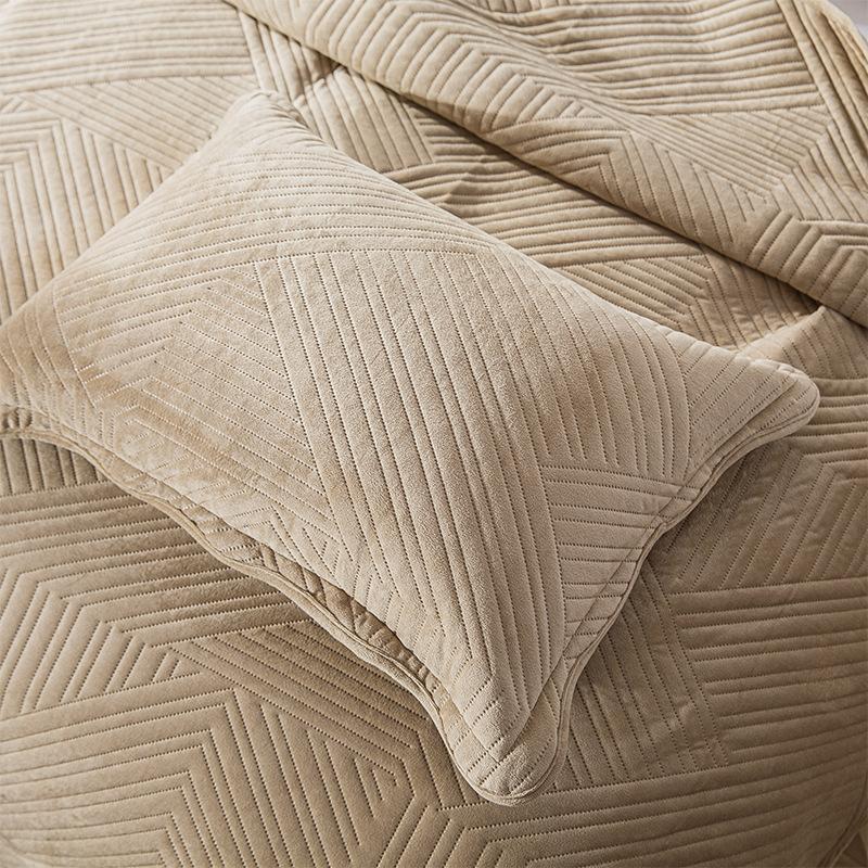 Crystal Velvet Laminated Cotton Bed Cover Quilted European Leisure Cover Blanket Home Bedding