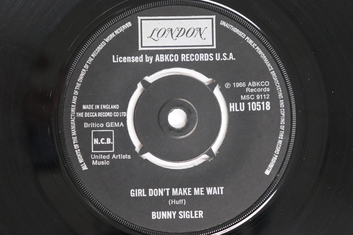 

7-дюймовая пластинка BUNNY SIGLER - Girl Don t Make Me Wait HLU10518 London Records 1976 UK Соул/Фанк Б/У