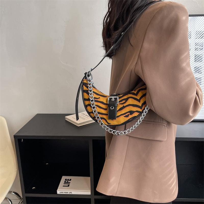 Unique Niche Design Bag 2025 Autumn and Winter New Women's Bag Popular Temperament Versatile Shoulder Underarm Bag Hand Bag