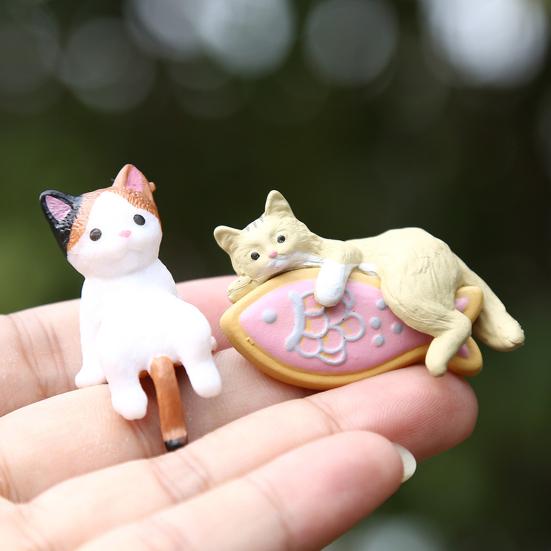 Car Ornament Lightweight Mini Cat Figurine Computer Monitor Office Desk Decoration Car Dashboard Accessories
