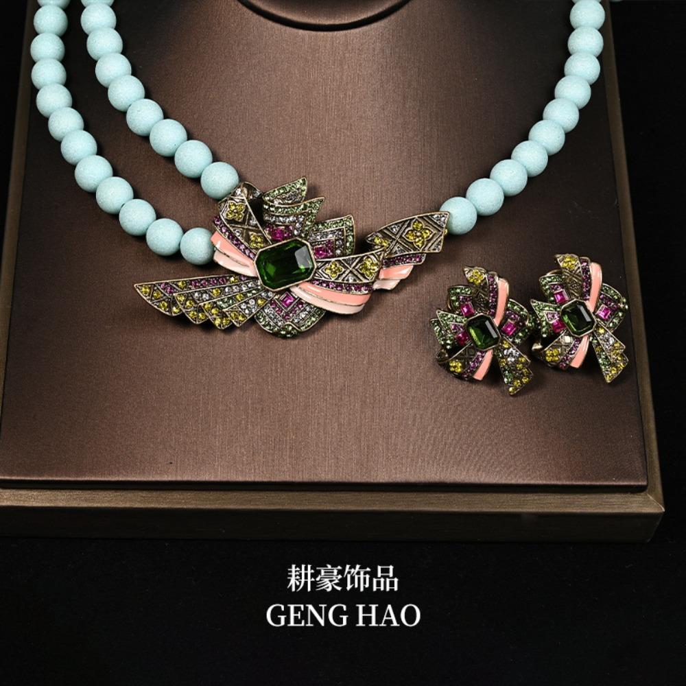 

Модный нишевый легкий роскошный антикварный комплект ювелирных изделий с ожерельем и серьгами в стиле ретро, ​​инкрустированными драгоценными камнями