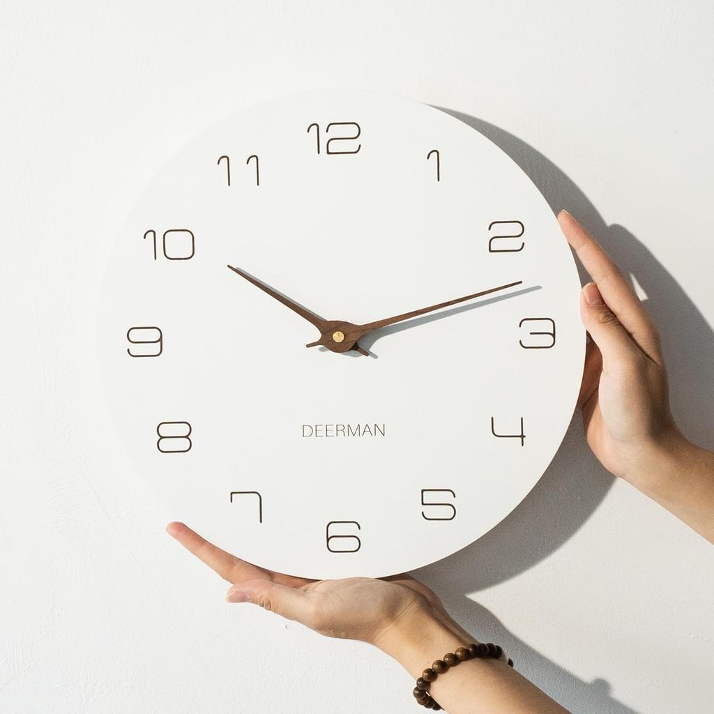 HARRYXUE Wall Clock - Stylish, Ultra-lightweight, Silent, Battery-operated, Solid Wood, Pointer, Nordic Style, No Tick-tick Sound, Flat Wood, Wall Dec