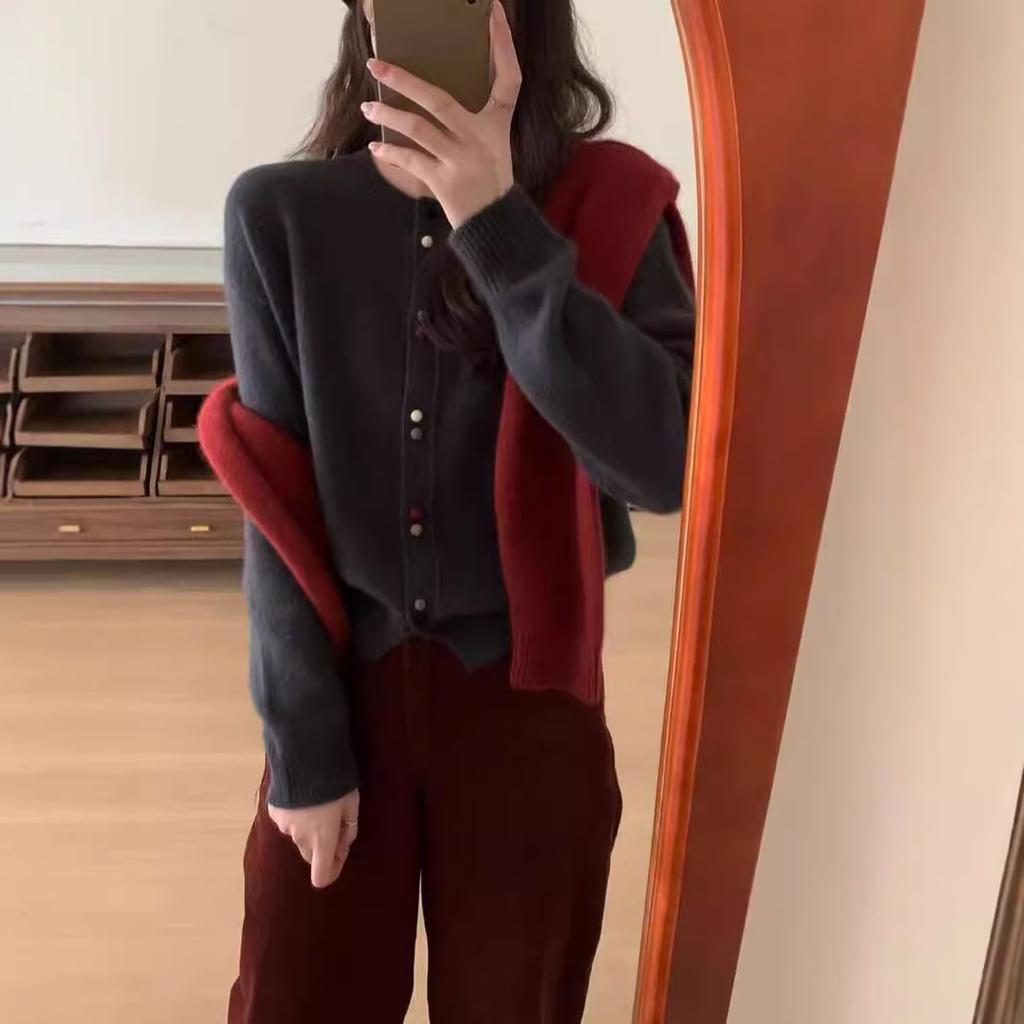 Autumn and winter French chic colorful button-down crew-neck knitted cardigan women's high-end sense fashion versatile sweet soft waxy outer wear