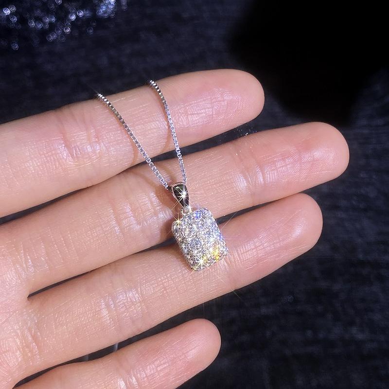 Platinum PT950 Gold Moissanite Necklace with Sparkling Diamonds, Simple and Luxurious, Niche Pendant, Collarbone Chain