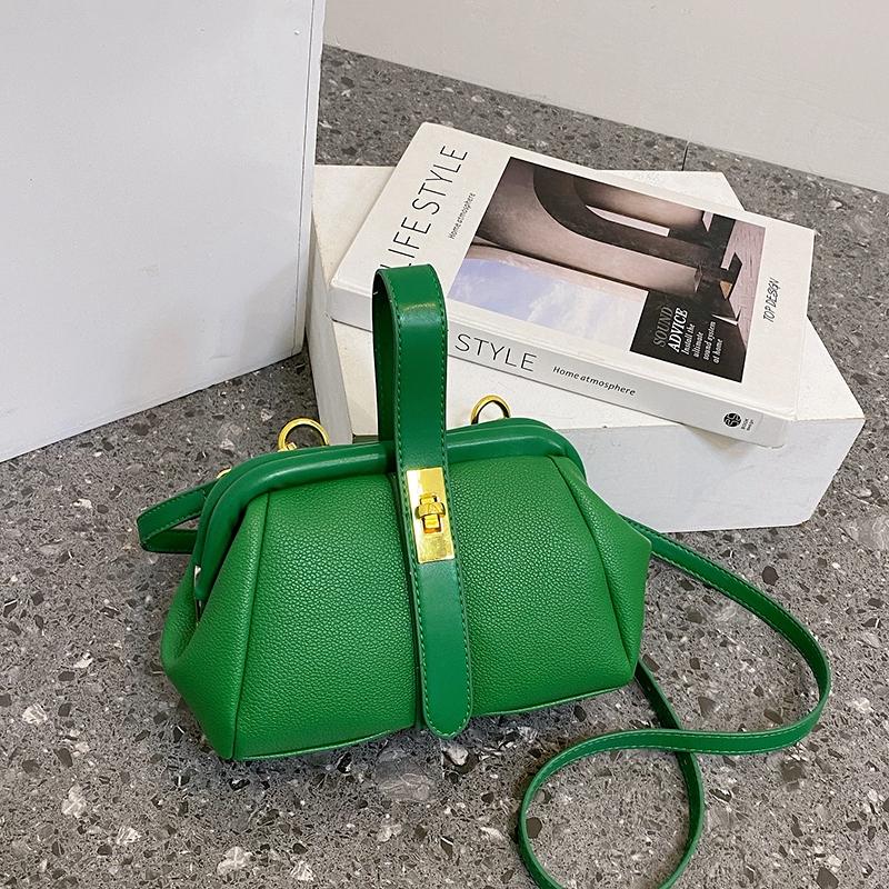 Fashionable Shell Handbag Women's Mini Shoulder Bag 2026 Stylish Personalized Crossbody Bag for Ladies Trendy Handbag
