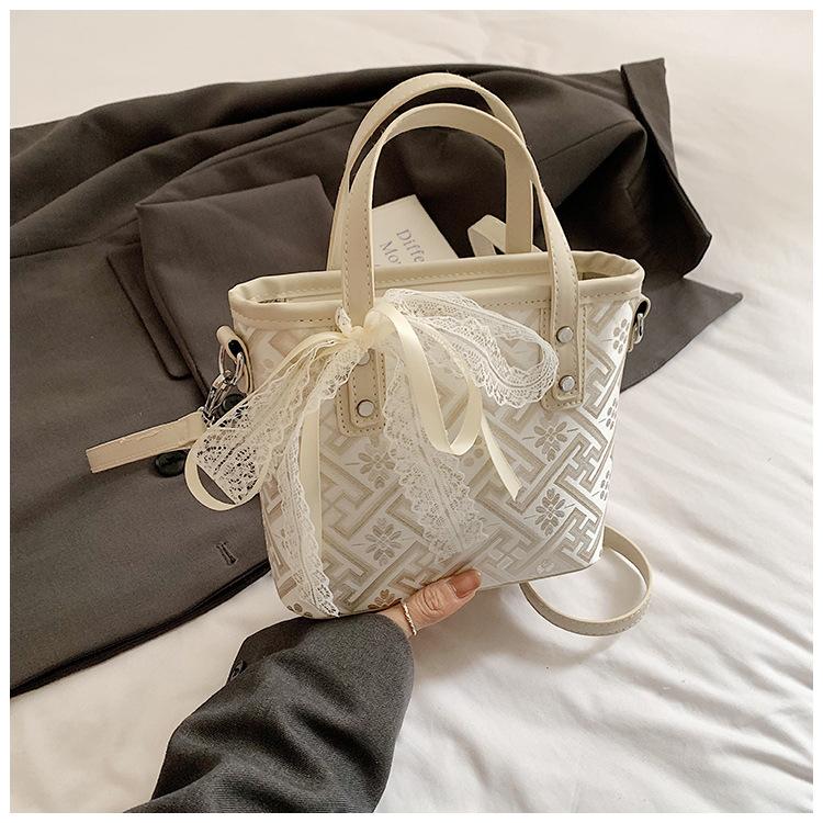 

Guofeng embroidery new Chinese-style small bag women s 2025 spring new trendy fashion simple hand bucket bag messenger bag белый