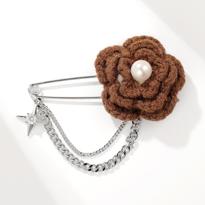 Bo Xin Yun Fashion Knit Flower Brooch with Tassel Chain and Freshwater Pearl Corsage