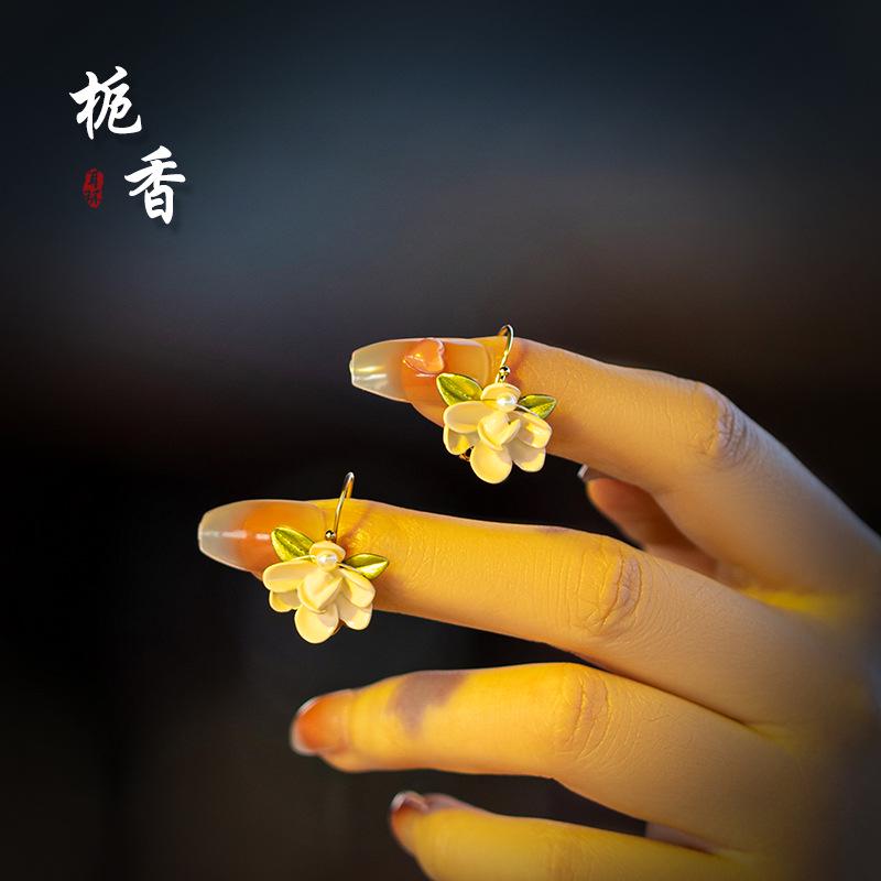 Elegant Ebony Flower Hairpin for Women – Ancient Style, High-End Feel, Simple Chinese Design, Perfect for Daily Use.