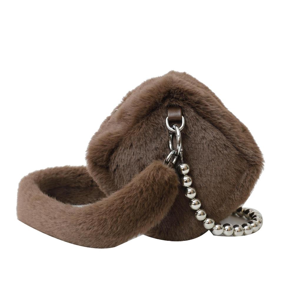 The new plush bag women's 2025 popular cute texture chain shoulder messenger bag and hand-held wool bag