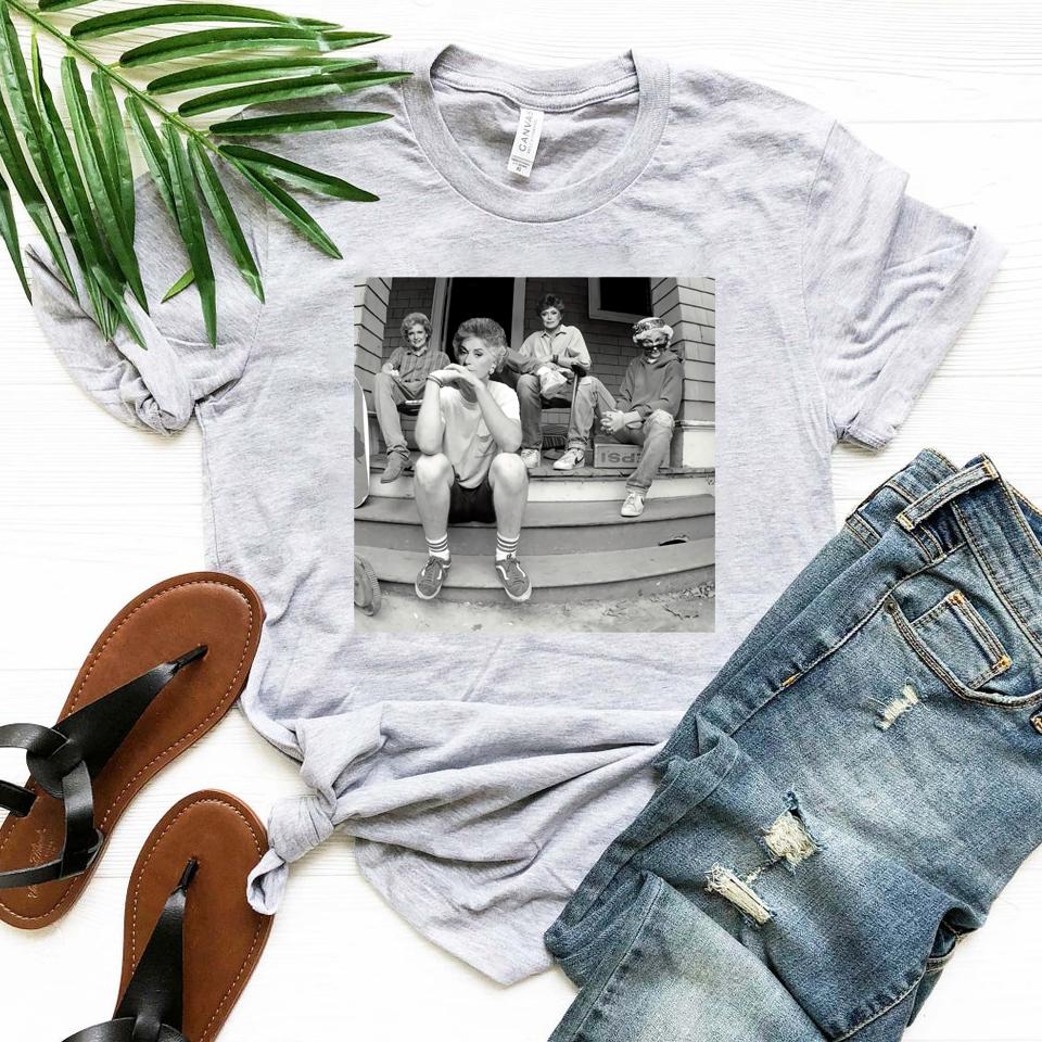 2025 Golden Girls Hanging Out Graphic Tee Golden Girls Squad Goals Shirt Stay Golden Vintage Tshirt Gift for BFF Girls Trip Tee