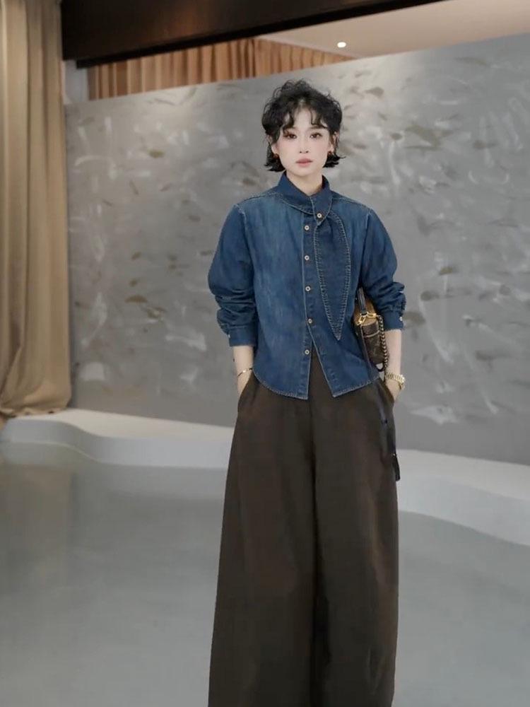 Women's Plus Velvet Thickened Denim Shirt Jacket - Long-Sleeved, Versatile, High-End for Autumn/Winter 2025.