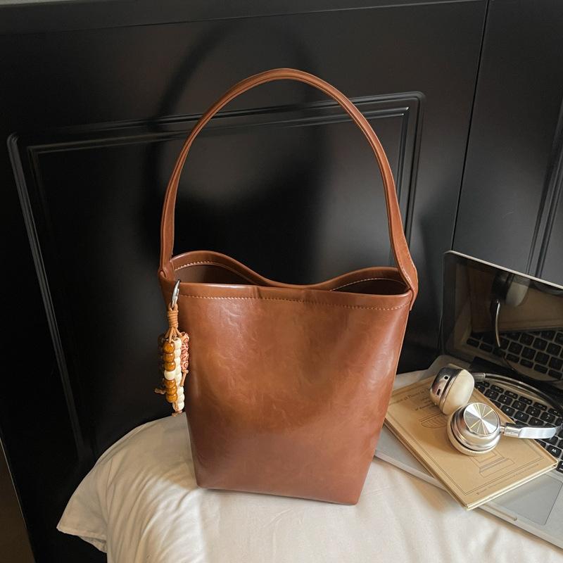 Premium Sense Niche Bag Women's Autumn and Winter 2025 New Retro Versatile Shoulder Messenger Bag Casual and Explosive Bucket Bag