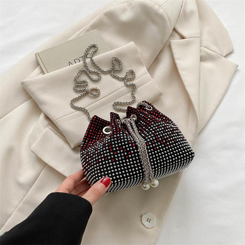 Versatile Women s Bucket Bag With Single Chain Strap In Street Style Trendy Colors красный