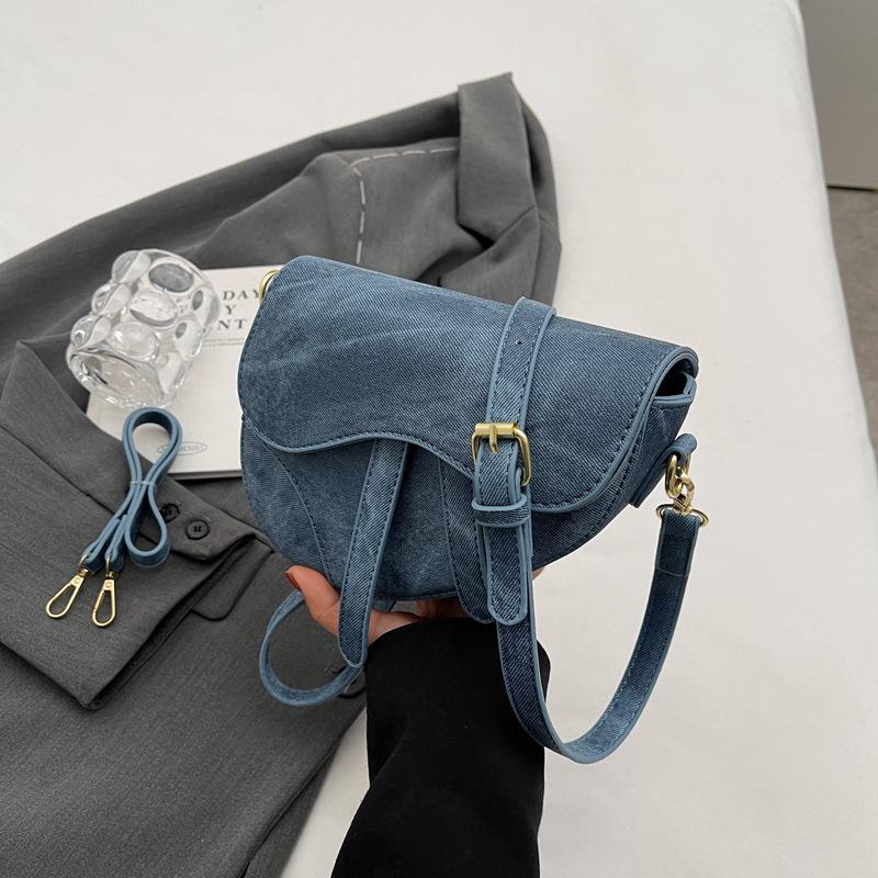 Retro Mini-Sattel-Umhängetasche: Europäischer & Amerikanischer Stil, Denim-Lippenstift-Design