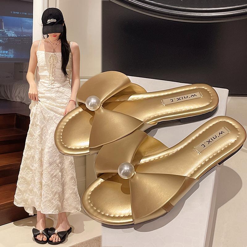 Fashion A High-end and Elegant Flip-flops for Women To Wear in Summer in 2025, Featuring A New Bow Pearl French Flat Flip-flops
