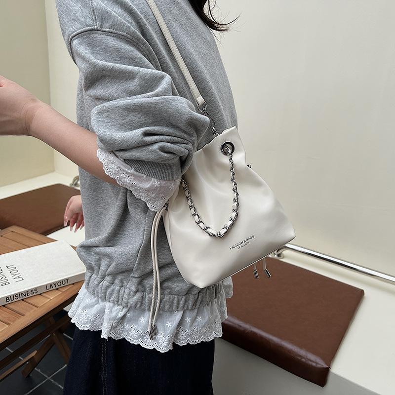Fashion chain handbag small bag women's 2025 new simple bucket bag versatile shoulder messenger mobile phone bag