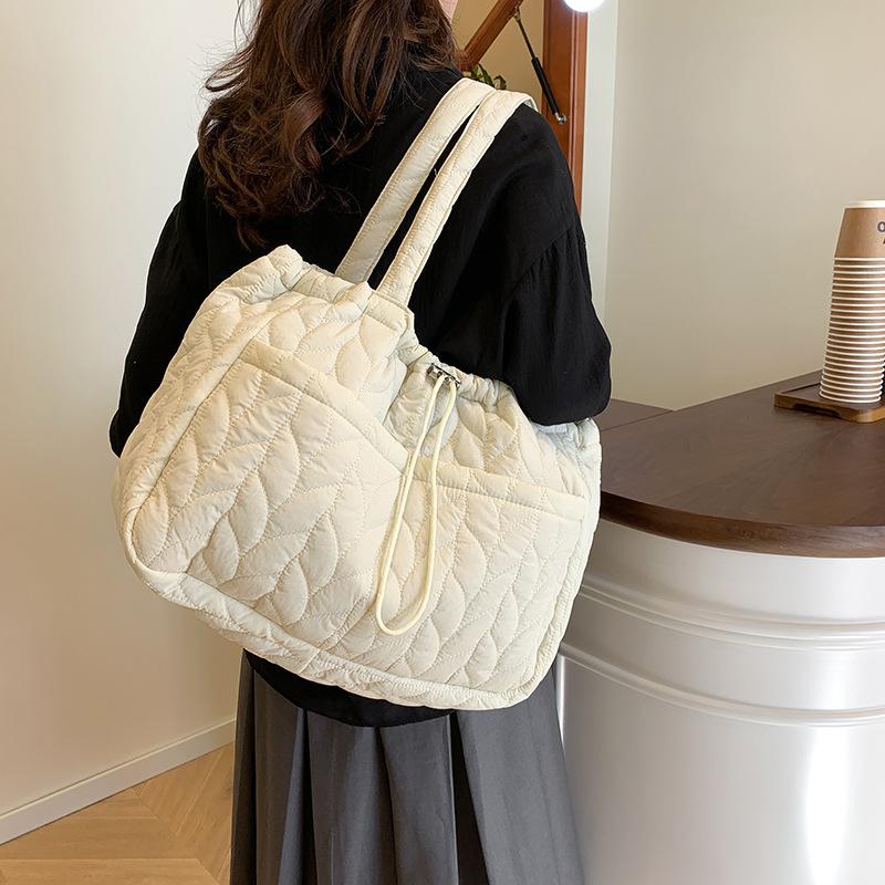 ins trendy fashion large-capacity tote bag 2025 spring new Korean version embroidered thread diamond shoulder bag high sense