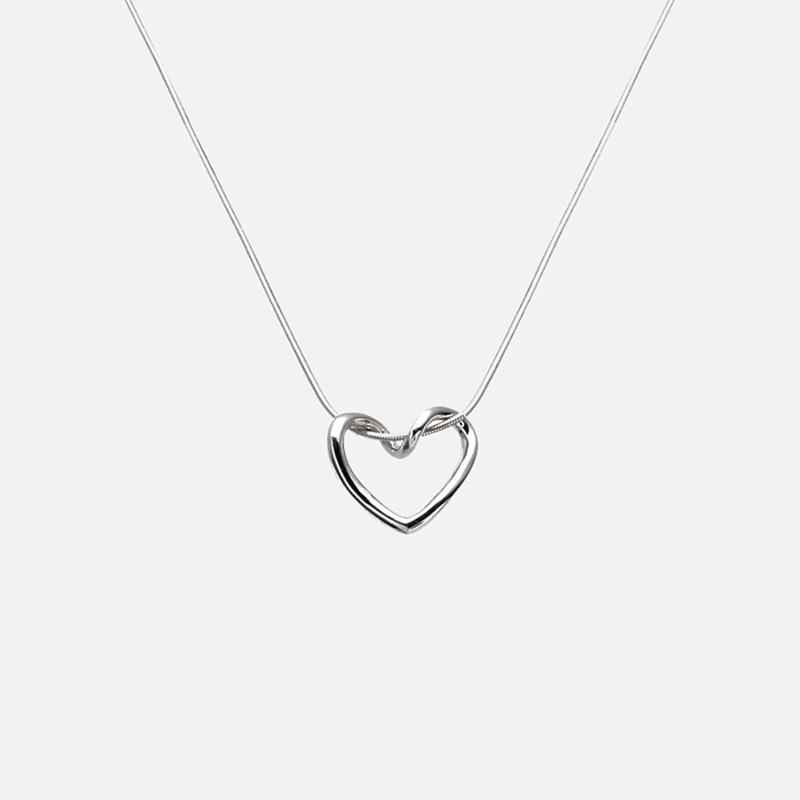 Hollow Love Necklace: Cold Style Sweater Chain with Light Luxury Niche Design, Simple Snake Bone Clavicle Chain for Women