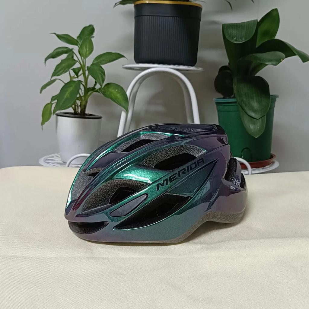 Off-Road Riding Helmet Comfortable Bicycle Ultra Lightweight Wind Breaking Mountain Road Integrated Forming Breathable Hard Hat