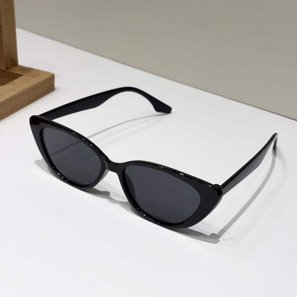 Retro Cat Eye Sunglasses Black UV Protection Sunglasses Fashion Y2K Eyewear Women Driving Party Streetwear Photo Props Shades