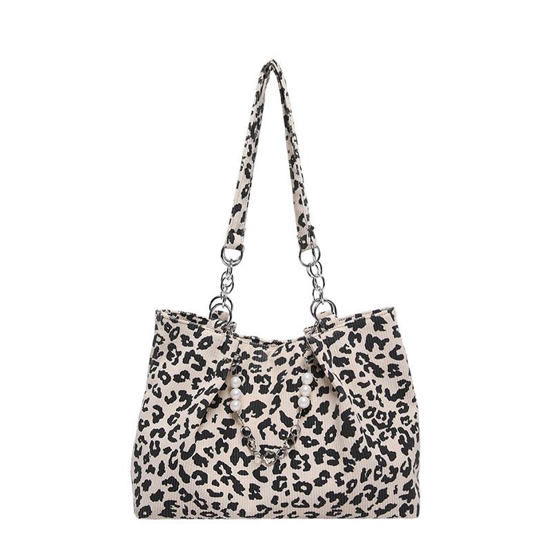 Fashionable Tote Winter Bag With Unique Material And Spacious Interior Essentials For