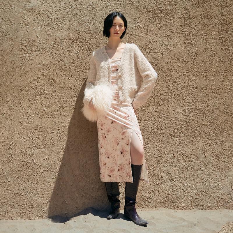 

VEROMODA Women s V-Neck Wool Blend Soft Knit Cardigan S