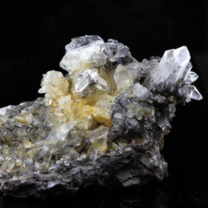 Pierres et Minéraux. Quartz, Chlorite. 873.5 ct. Massif de la Lauzière , Savoie, France..