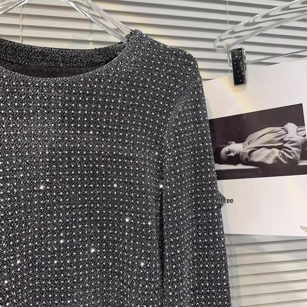 Übergröße Strass T-Shirt mit geschwungenem Saum für den Herbst