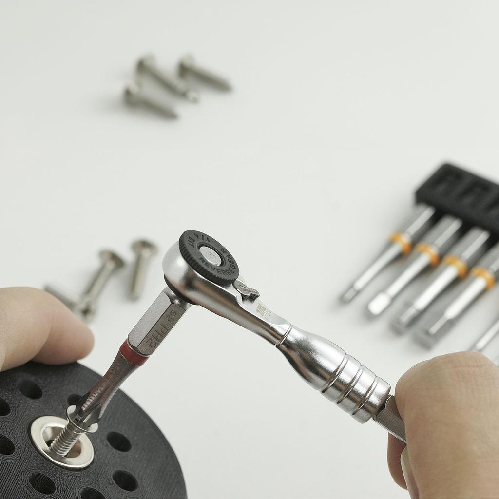 711L Mini Ratchet Wrench - One of the Smallest 1/4" Ratchets for Tight Spaces, Connects To Any Hex Head Extension [Parallel Import]